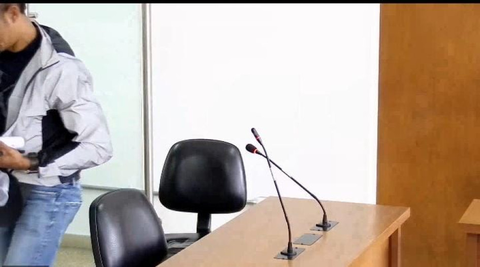 Sustrajo $100 mil en efectivo y una atarraya avaluada en $150 mil. De la empresa de apuestas se llevó dinero y 71 raspas. No aceptó cargos.