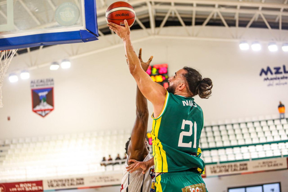 El venezolano Kevin Niño es figura de Sabios de Caldas en la Liga de Baloncesto.
