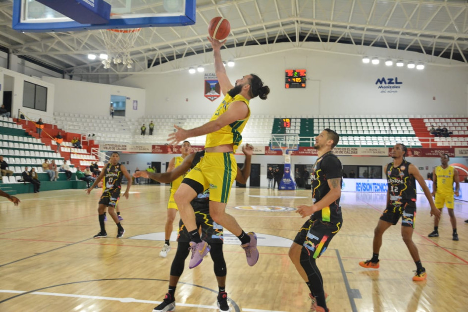 Sabios de Caldas consiguió su primer triunfo en la Liga de Baloncesto, en tres presentaciones. Le ganó a Caribbean Storm en el Coliseo Mayor y este viernes volverán a jugar.