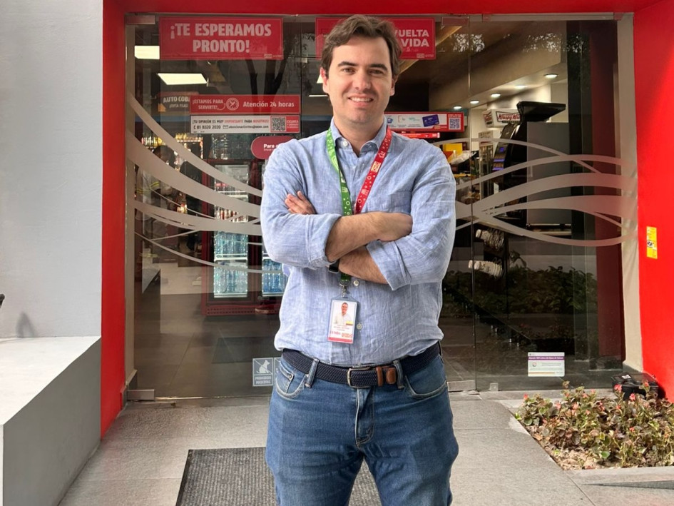 "Si las crisis no llegan de afuera, uno debe provocarlas para ir por más", dice Santiago Rivera Botero, el manizaleño que lidera la estrategia comercial de una multinacional en Colombia.