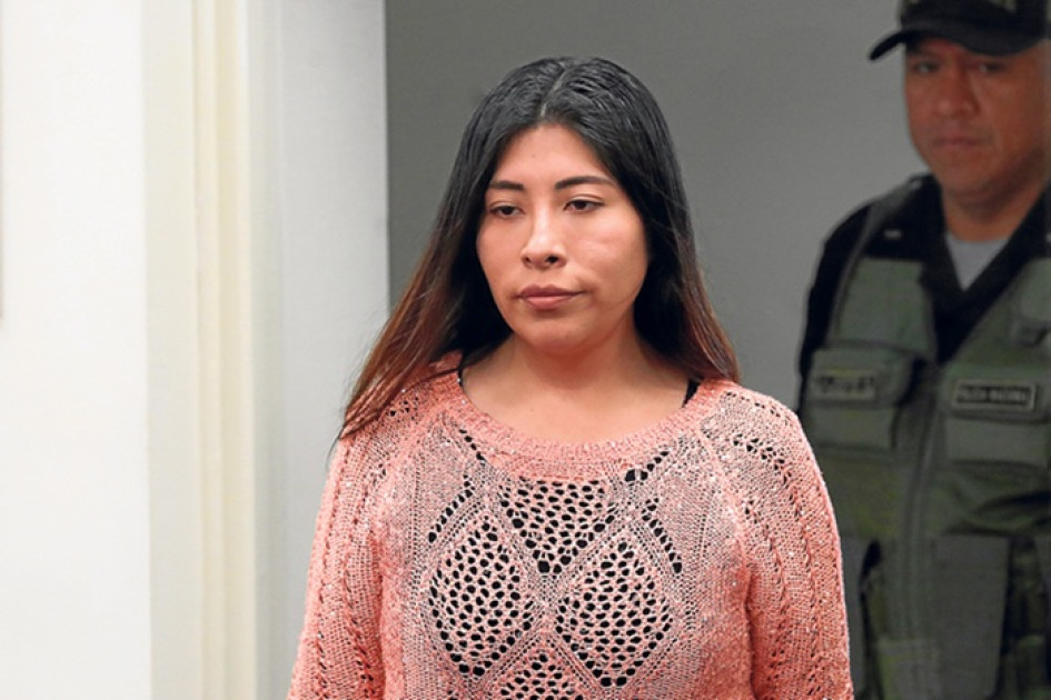 Betssy Chávez, ex primera ministra del Gobierno de Pedro Castillo, ha llevado a Perú a romper las relaciones con México al conocerse que está asilada en la embajada mexicana, dos meses después de que saliese de prisión para seguir en libertad el juicio donde se le acusa de cómplice del fallido intento de golpe de Estado de Castillo.