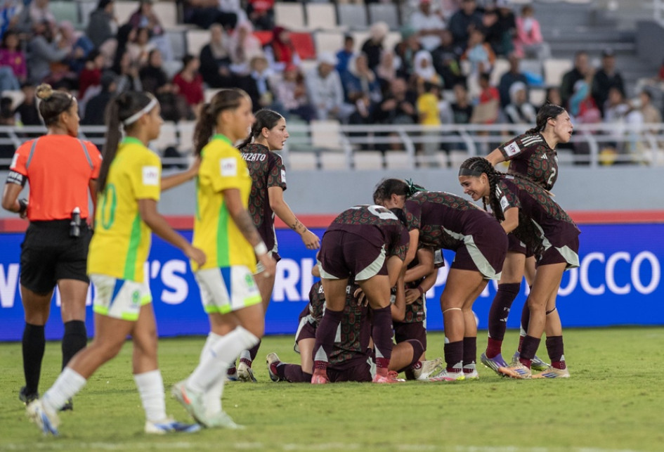 Las jugadoras de México celebran