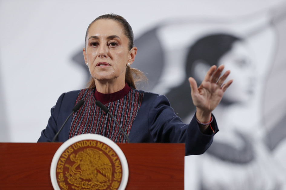 La presidenta de México, Claudia Sheinbaum, habla en una rueda de prensa este martes, en el Palacio Nacional de Ciudad de México (México).