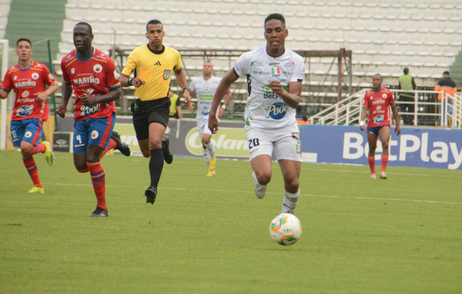 Alejandro García fue el foco de las críticas de los hinchas del Once Caldas en la victoria 1-0 ante el Deportivo Pasto. Ingresó en el primer tiempo por Robert Mejía y fue sustituido en el complemento por Luis Felipe Gómez.