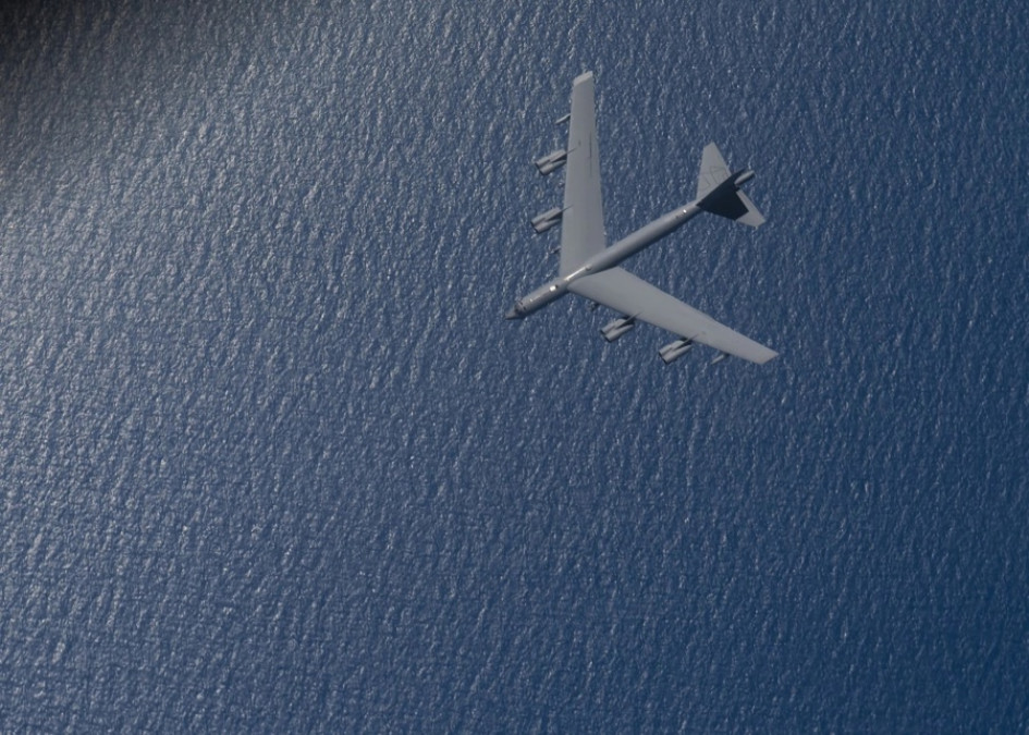 Bombardero de largo alcance B-52H del equipo de la base aérea Minot de las Fuerzas Aéreas de Estados Unidos realizando una demostración de ataque el 24 de noviembre en el Mar Caribe. 