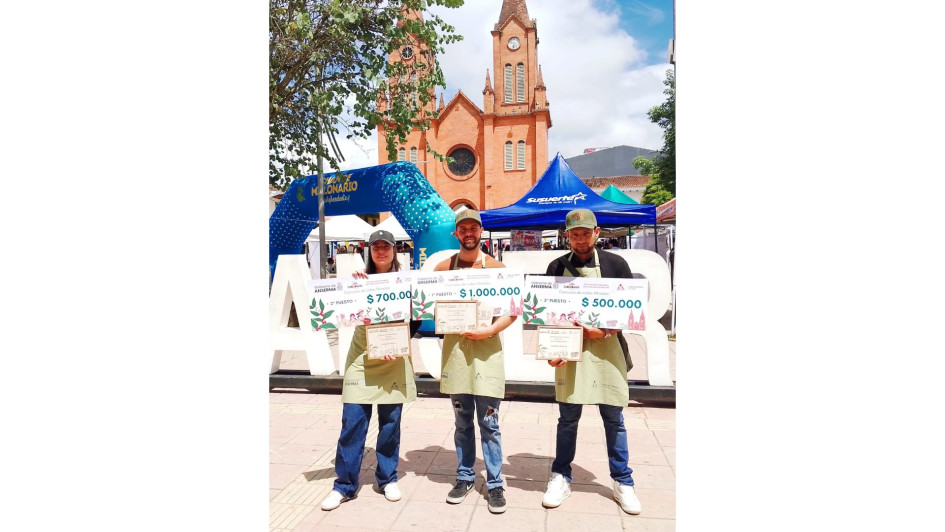 Los ganadores del concurso. 