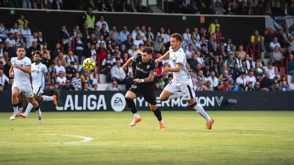 El hecho ocurrió en el partido de Segunda División entre el Ceuta y el Almería.