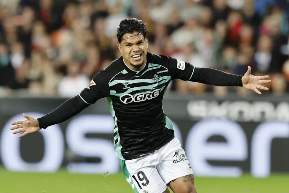 Juan Camilo 'Cucho' Hernández, delantero colombiano del Real Betis Balompié.