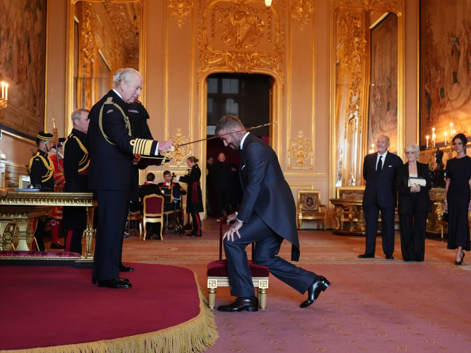 David Beckham fue designado caballero por el rey Carlos III.