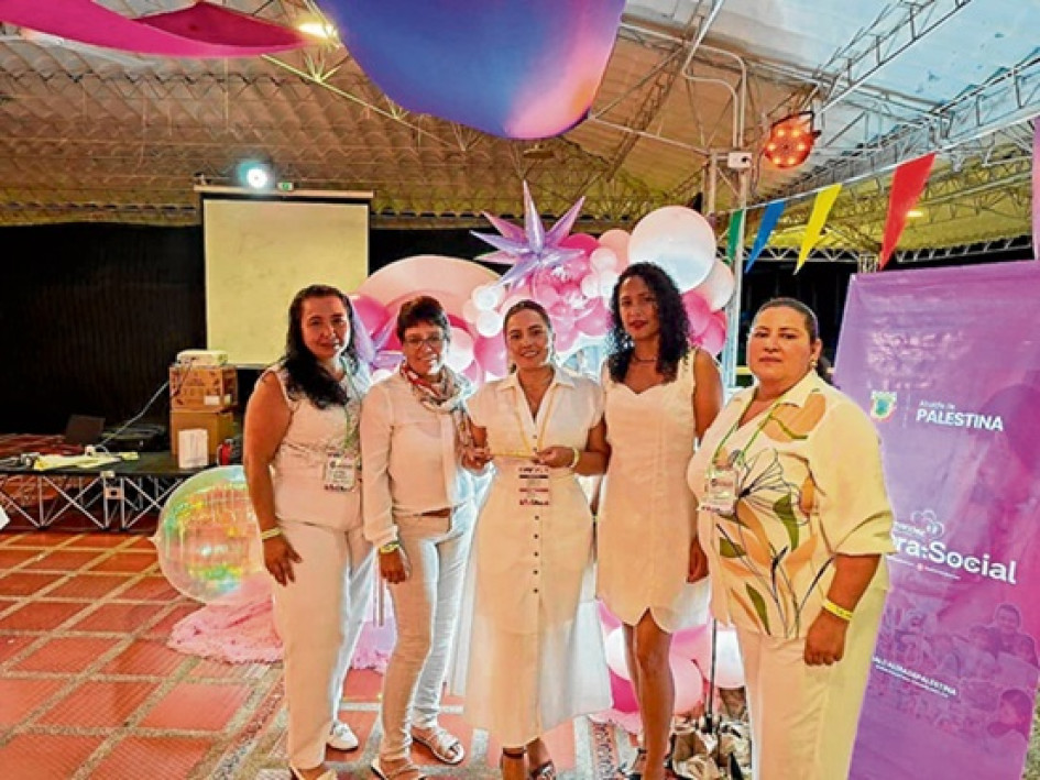 Manzanares recibió el reconocimiento que exalta el Liderazgo Colectivo de las Mujeres que fortalecen el tejido social generando oportunidades.