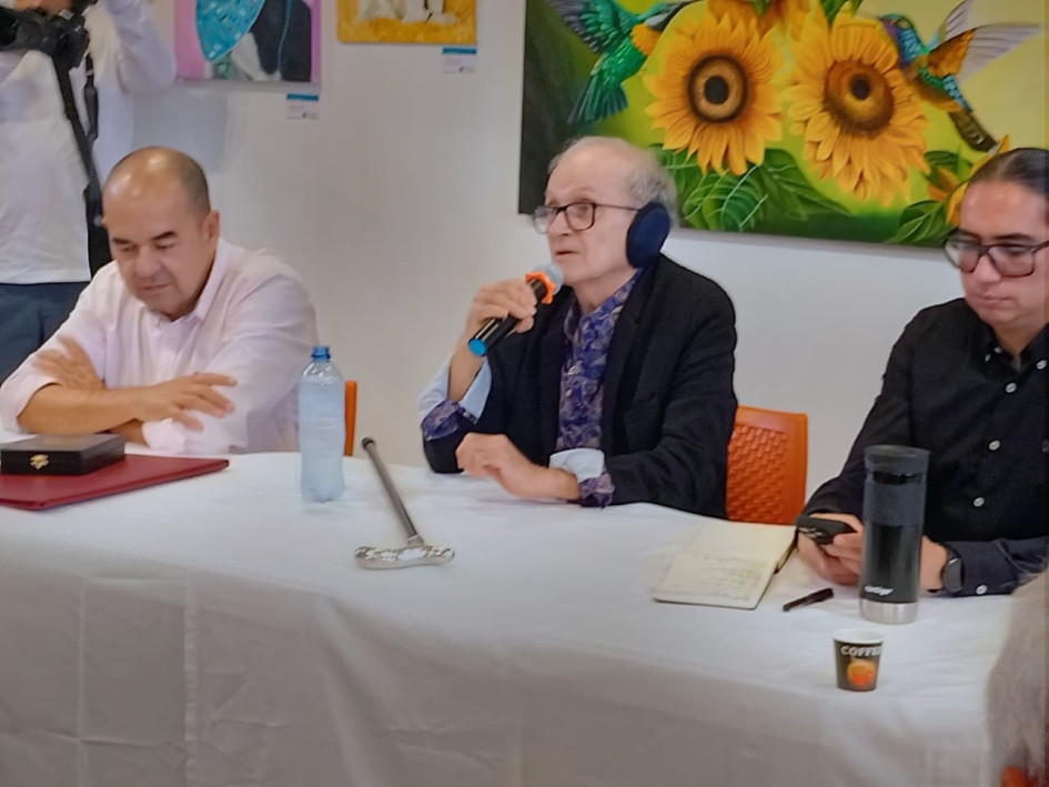 El escritor Gustavo Álvarez Gardeazábal