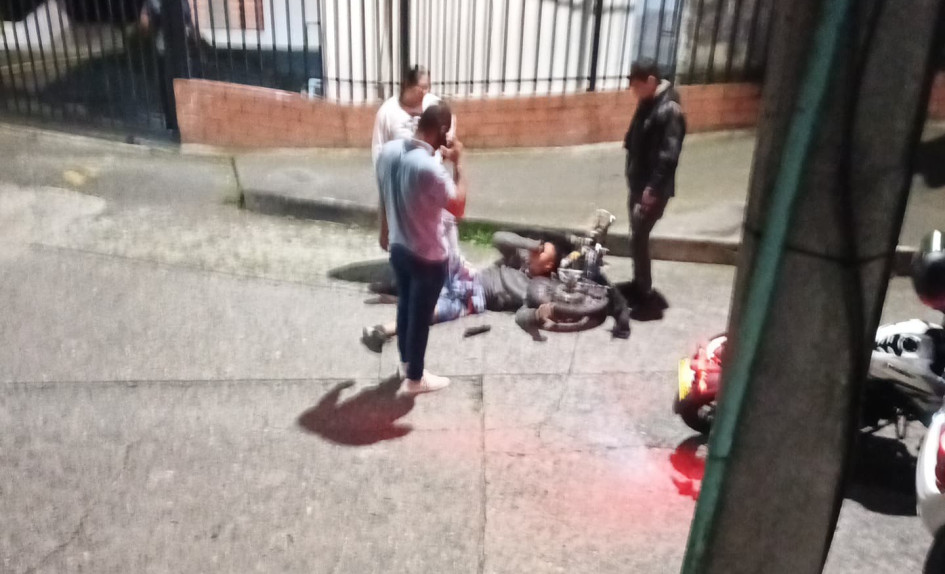 El ciclista quedó lesionado.