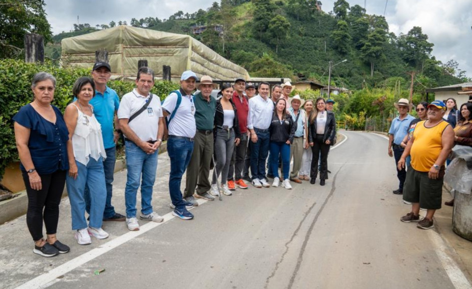dignifica el tránsito diario de campesinos, estudiantes, familias y productores agrícolas