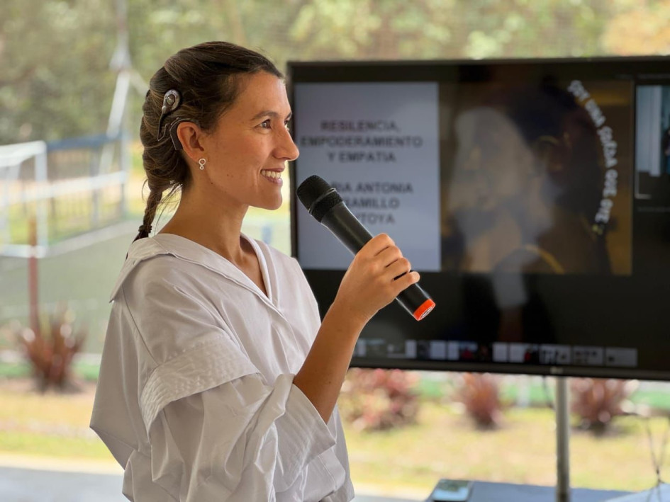 María Antonia Jaramillo, la sorda que oye y abraza el silencio y el dolor: recuperó la audición con implantes cocleares. Esta manizaleña de 41 años es la creadora del programa 'Soy una sorda que oye'. Conozca su historia.