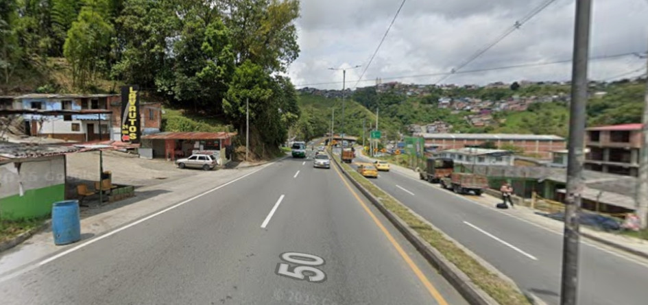 El incendio ocurrió en el sector de la vía Panamericana entre los barrios Los Nogales y Estambul, en Manizales.
