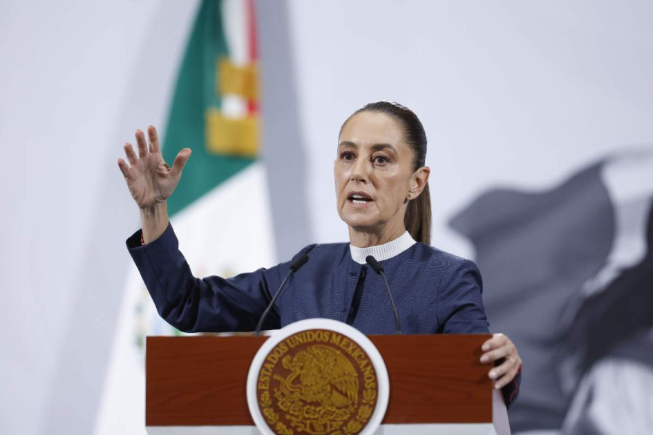 La presidenta de México, Claudia Sheinbaum, participa durante una rueda de prensa este lunes en Palacio Nacional de la Ciudad de México (México).