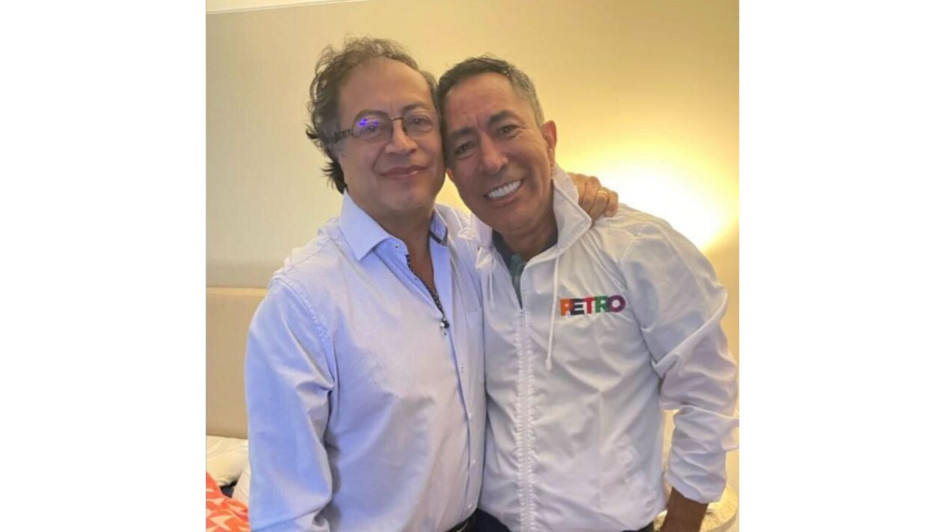 Gustavo Petro, presidente de Colombia, y Ricardo Roa, gerente de la campaña electoral del mandatario y actual presidente de Ecopetrol.