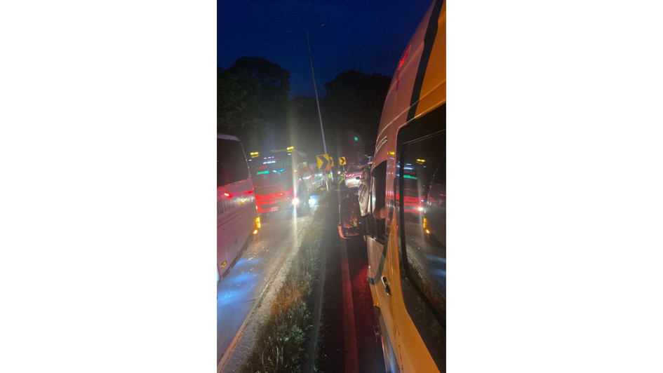 Autopistas del Café adelanta obras de mantenimiento en la vía Manizales-Pereira. Hay trancón en el sector La Estampilla.