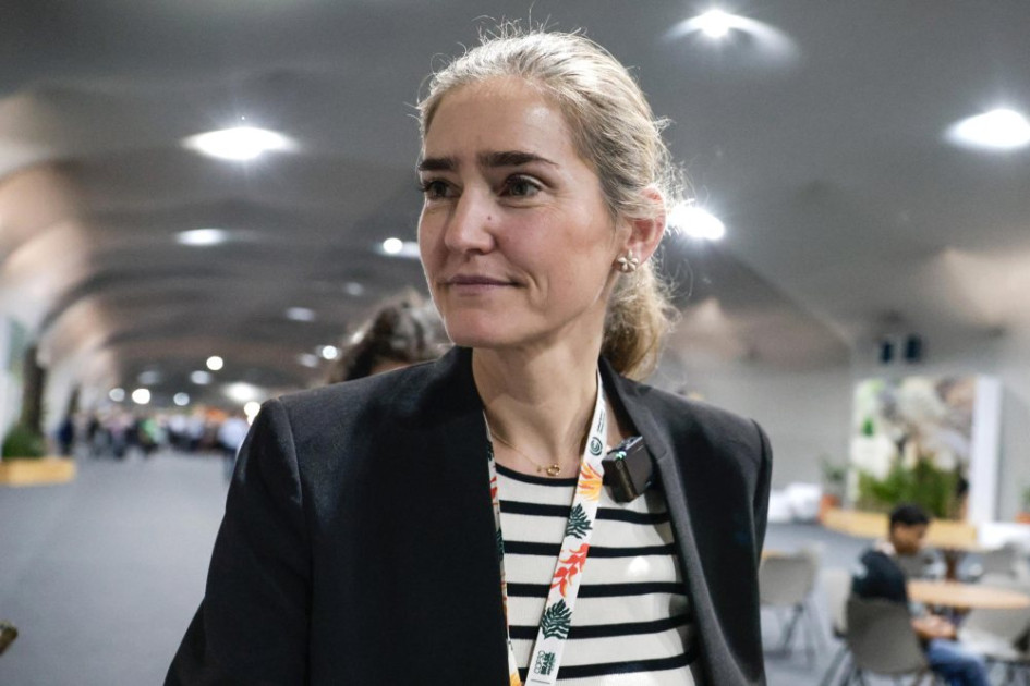 La vicepresidenta tercera del Gobierno español, Sara Aagesen, camina este sábado, en la Zona Azul de la Conferencia de Naciones Unidas sobre Cambio Climático (COP30) en Belém (Brasil). 