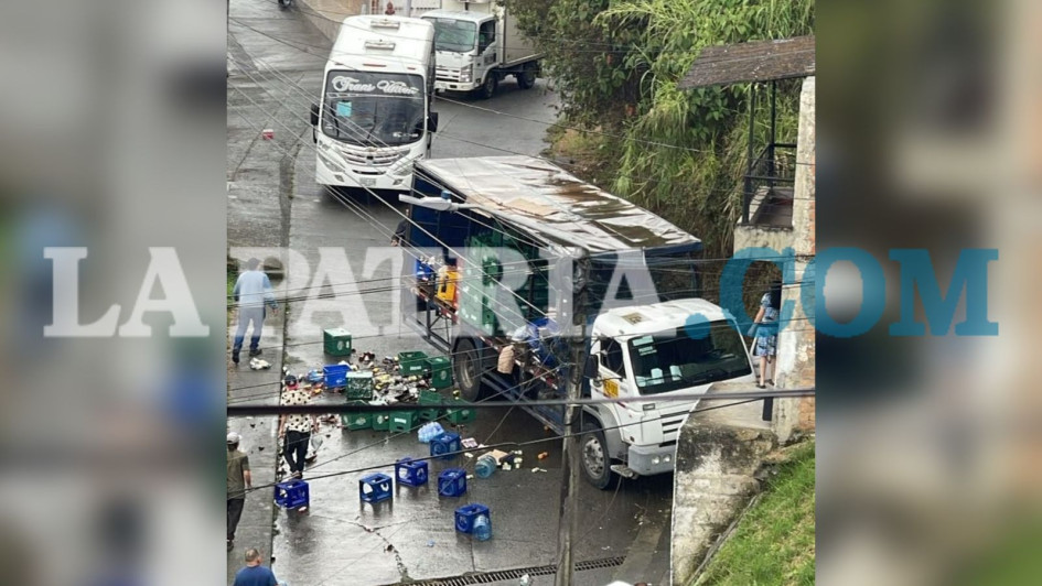 El hombre perdió el control de su vehículo y chocó contra el muro de una vivienda.