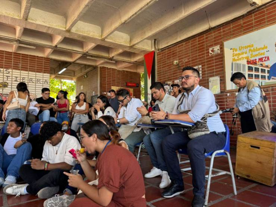 El Ministerio de Educación Nacional también acompañó la asamblea de diálogo convocada por estudiantes y miembros de la institución. 