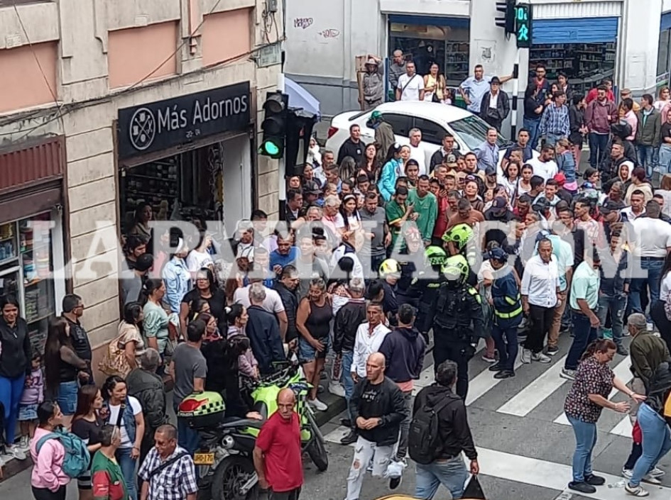 Según testigos, se escucharon dos detonaciones y una persona resultó herida.