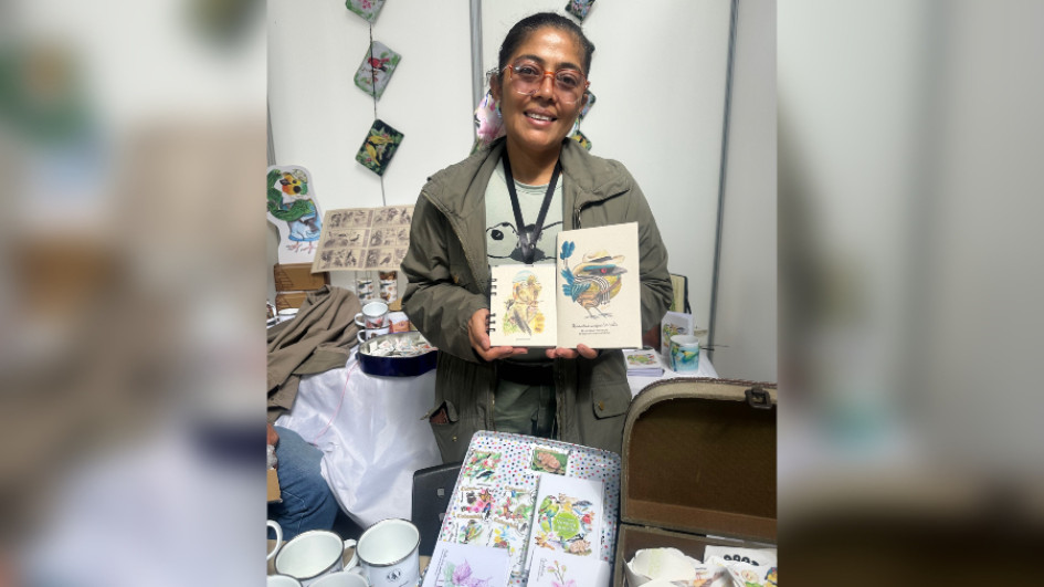  La magangueleña Marciana Barros, de 50 años, vive en Pereira, donde se inspira de la naturaleza para realizar los dibujos para su emprendimiento Aviario Ilustrado.