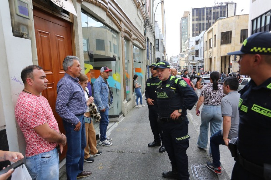 Fotos|Luis Fernando Trejos|LA PATRIA  La Policía Metropolitana y la Alcaldía de Manizales adelantan campañas preventivas contra el fleteo en distintos puntos de la ciudad. LA PATRIA los acompañó. Focalizaron seis sectores estratégicos donde realizan pedagogía y entregan recomendaciones.