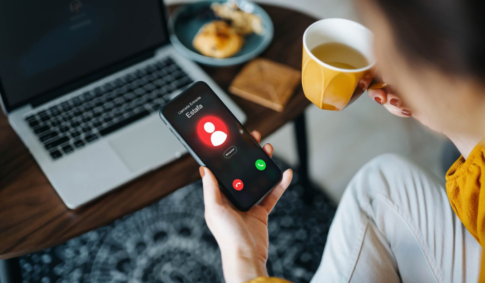 Vishing (engaño mediante llamada telefónica).