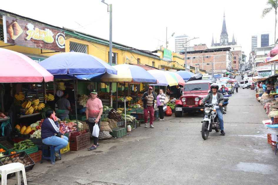 La Galería compra tiempo. Hay cinco opciones para construir una plaza de mercado 2.0. Vendedores que ocupan vías y andenes opinan del plan para reubicarlos.