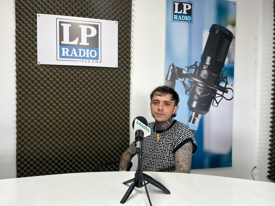   Esteban Palacio, conocido artísticamente como Palacio, músico radicado en Manizales.