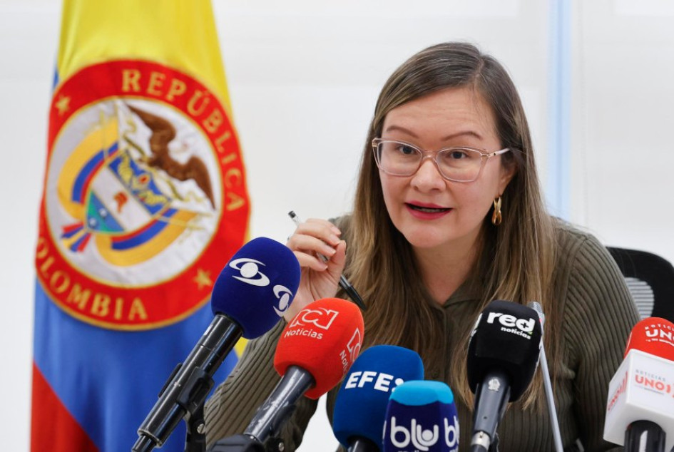 La superintendente de Industria y Comercio de Colombia, Cielo Rusinque, habla durante una rueda de prensa este viernes, en Bogotá (Colombia).