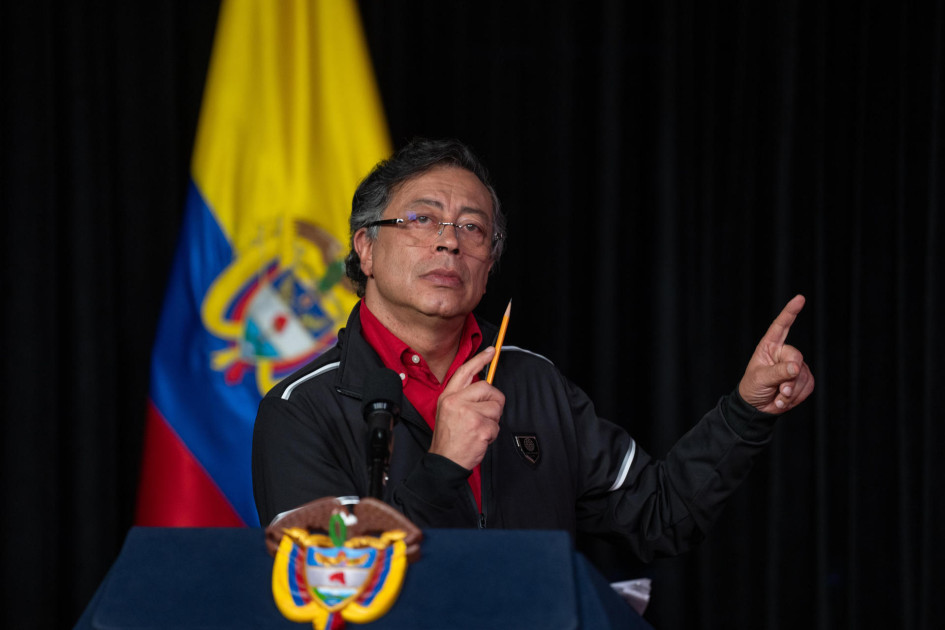 Fotografía cedida por la Presidencia de Colombia de su mandatario, Gustavo Petro, hablando en una alocución este viernes, en Bogotá (Colombia).