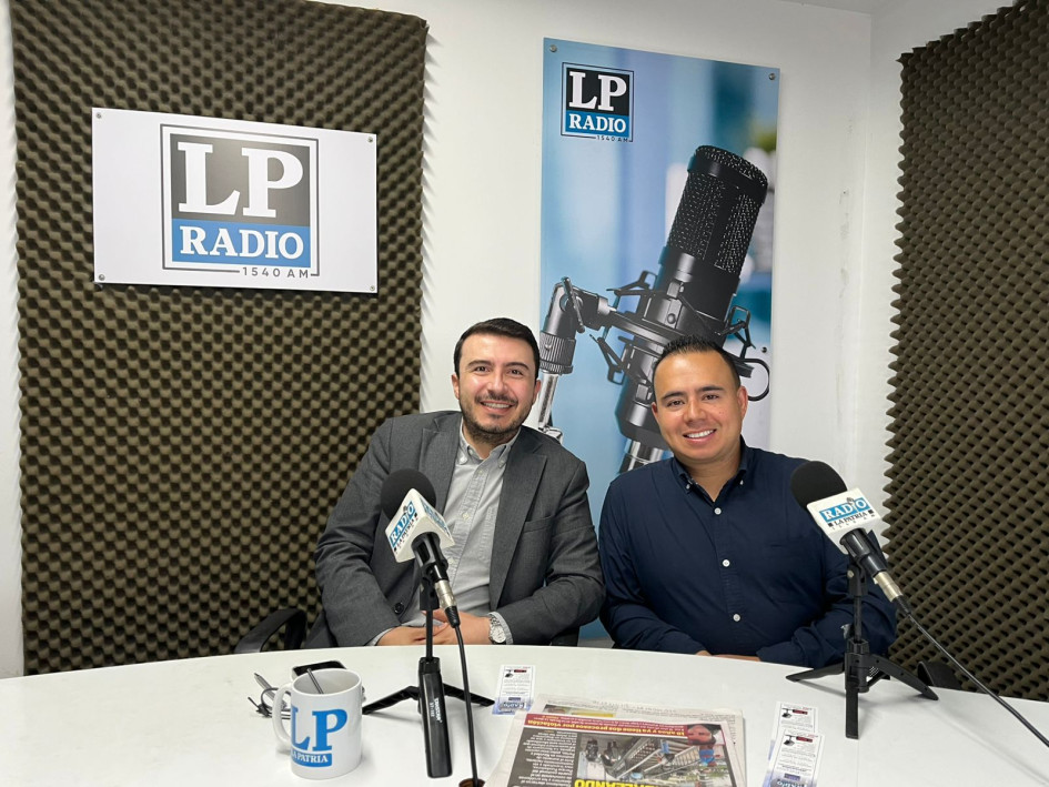 Hernán Darío Sánchez, director comercial de Sucrédito y Jorge Andrés Montoya, director de bienestar social de la financiera.