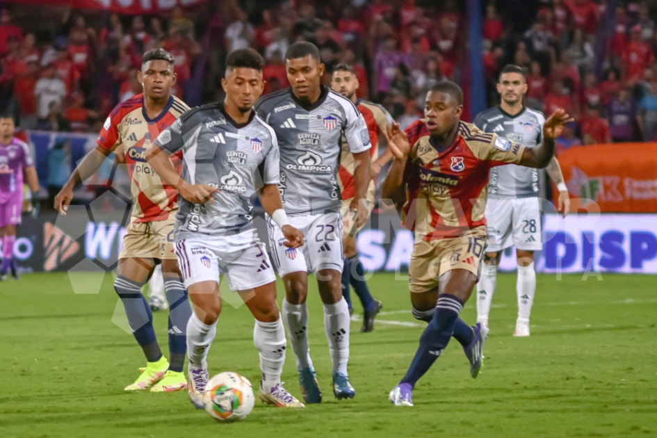 Medellín y Junior se enfrentaron en la fecha 12 de la Liga BetPlay II y empataron 2-2 en el estadio Atansaio Girardot. En los cuadrangulares debutarán en el Metropolitano de Barranquilla.