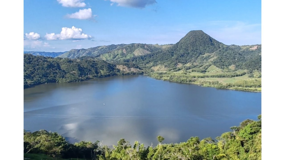 Turistas y pescadores de San Diego (Samaná) regresan a la Laguna tras más de un mes de cierre por emergencia sanitaria.