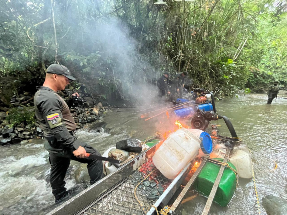 Destrucción de elementos incautados.