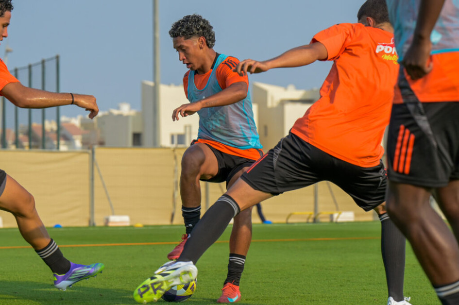 La Selección Colombia Sub-17, dirigida por Fredy Hurtado, está conformada por 21 jugadores y está lista para debutar ante Alemania en la Copa Mundial Sub-17 de la FIFA 2025, en Catar.