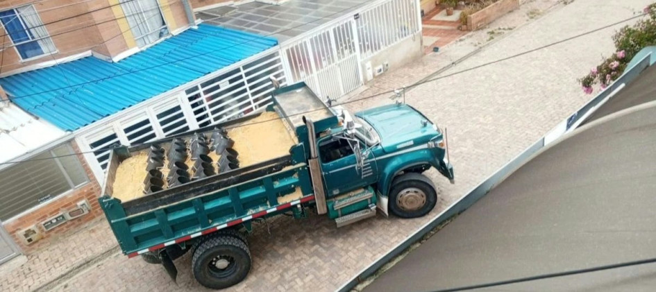 La secretaria de Gobierno de Boyacá, Alejandra Pico, indicó que se realizaron explosiones controladas de algunos artefactos hallados dentro de una volqueta abandonado en las inmediaciones del batallón militar.