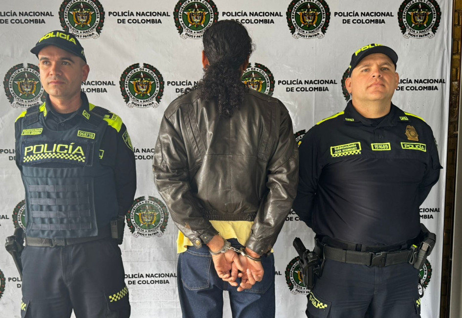 En el Eje Cafetero, un sujeto agredió con un bate a un funcionario de una alcaldía y fue capturado. La Administración alzó la voz contra la agresión.