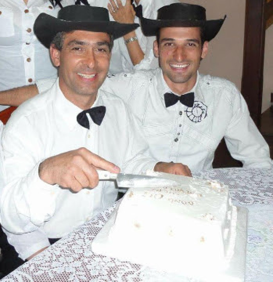 Andrés Felipe y su padre, Álvaro Mejía, quien no pierde la esperanza de regresar al sitio donde su hijo desapareció.