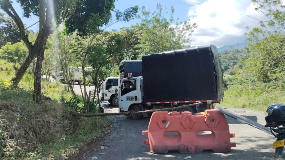 El tránsito vehicular entre Belén de Umbría, Guática y Mistrató (Risaralda) estuvo afectado por el bloqueo de camioneros.