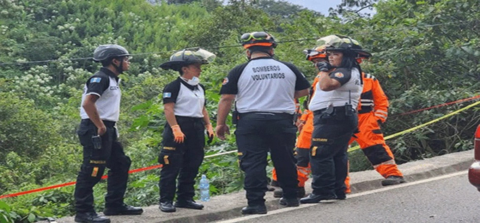 Los primeros cuerpos fueron encontrados en una carretera y posteriormente fue hallado el resto dentro de un barranco cercano.