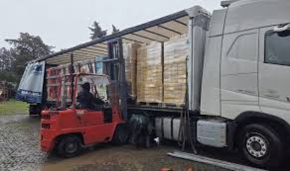 Se trata de tres camiones, con alimentos que al disolverse en un poco de agua se convierten en sopas energéticas con pollo y verduras.