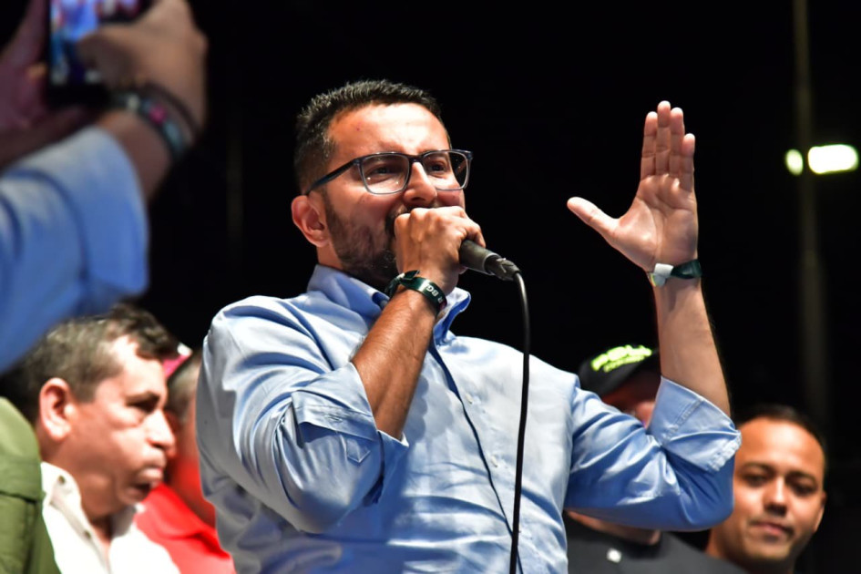 Cristian Portilla, alcalde Electo de Bucaramanga, celebró son sus seguidores tras la elección y publicó en X: "Y cuando todo estaba en contra, Dios se puso de nuestro lado. ¡Gracias, Bucaramanga!".