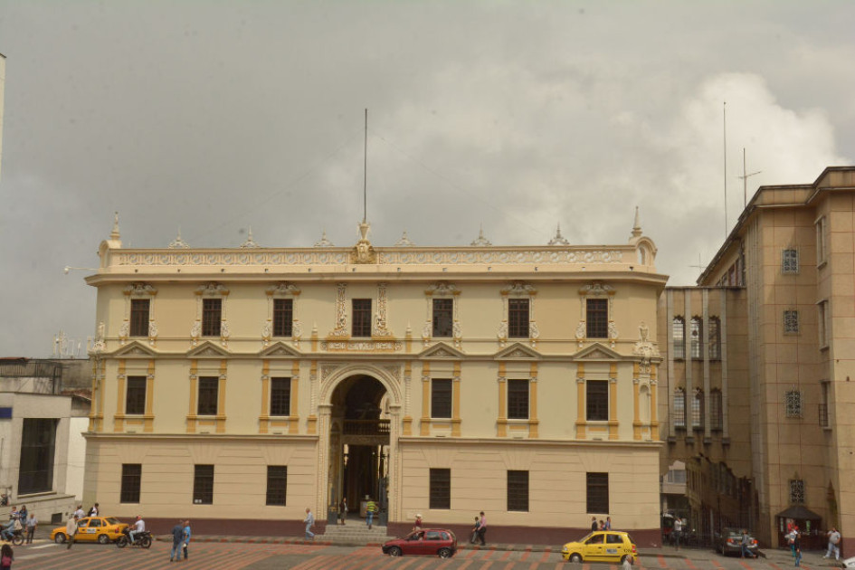 El señalado del hurto habría aprovechado el descuido de los funcionarios para hurtar elementos de ocho computadores.