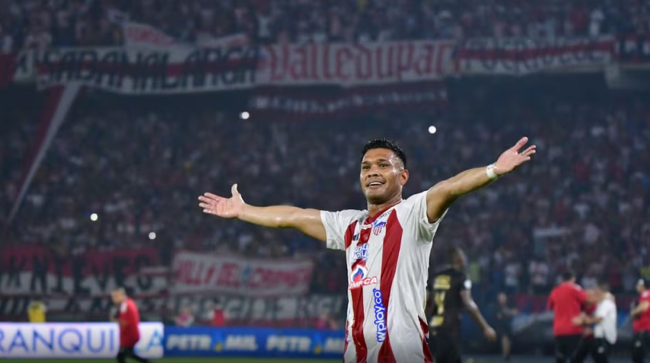 Junior de Barranquilla le remontó 2-1 el partido al América de Cali y puntea en el grupo A de los cuadrangulares de la Liga.