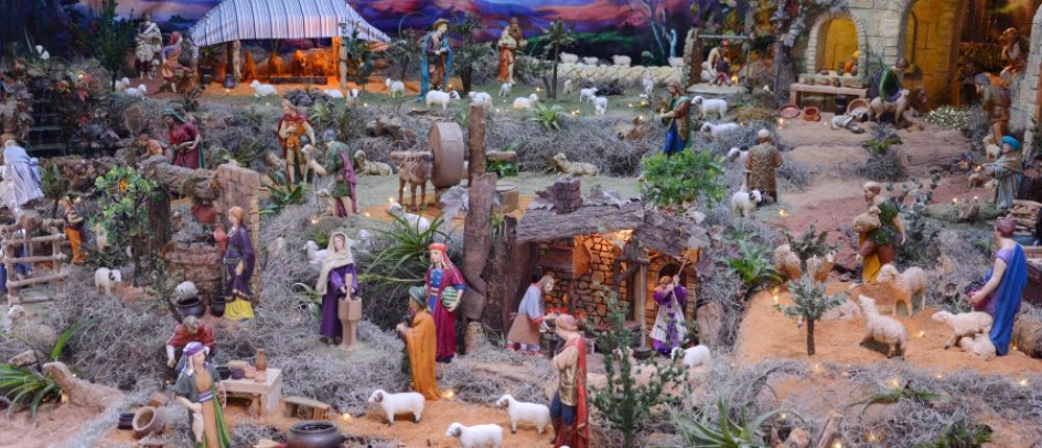 Parte de la casa es acondicionada para instalar el pesebre. Son las mujeres de la familia las encargadas de armarlo y de que sea bíblico.