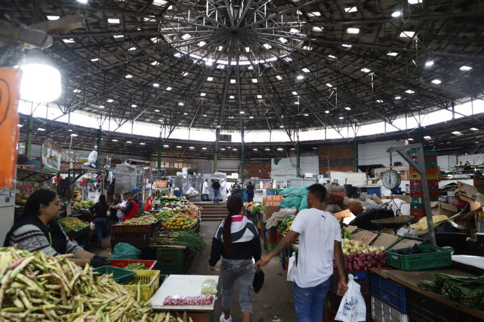 La Plaza de Mercado de Manizales define su futuro. La Alcaldía espera estudios y diseños para renovar el recinto desde el 2026. Cinco comerciantes opinan. Así se vería la obra.