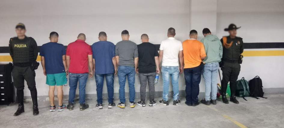 A los ocho capturados los sorprendieron, según la Policía, contaminando una quebrada.